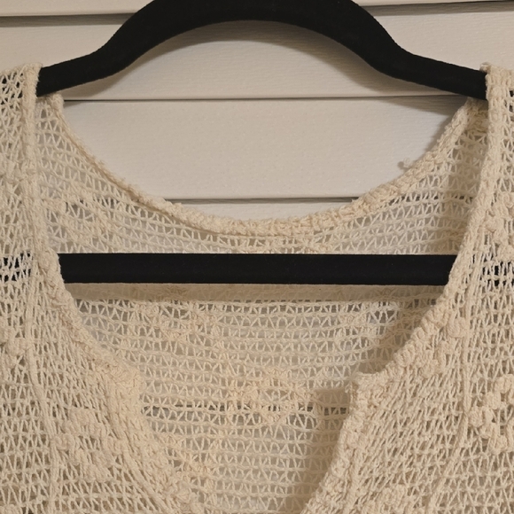 Cream Ruffled Lace Blouse with V-Neck - Picture 2 of 10